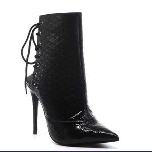 *New* Cape Robbin Open back Lace bootie